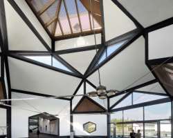 The building of the museum is designed in octagonal shape and rhombus-shaped windows using blocks of various geometric shapes like triangles, octagons